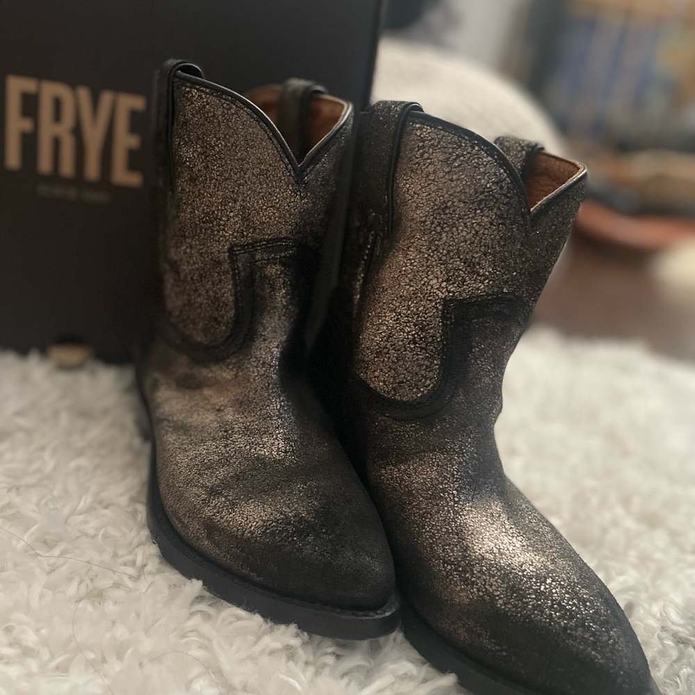 Frye short Billy Boot. Black with gold specks.